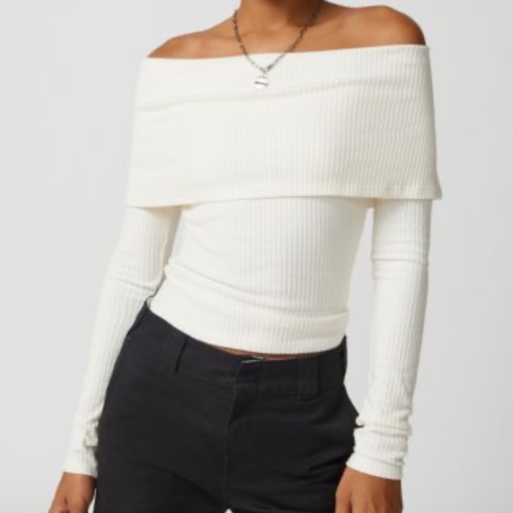 UO Hailey Foldover Off-The-Shoulder Long Sleeve Top